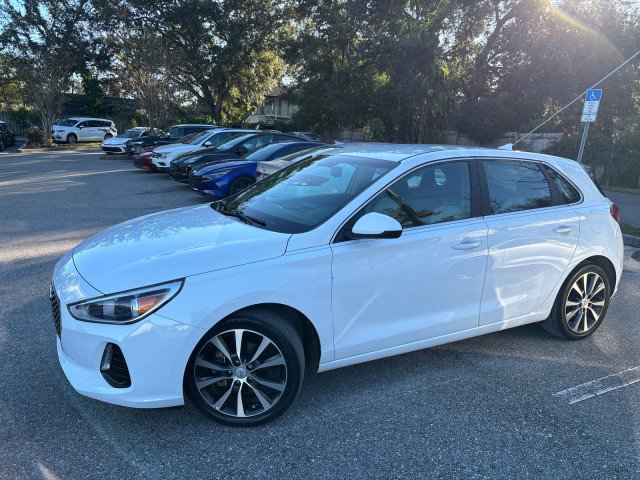 Used 2020 Hyundai Elantra GT image 3