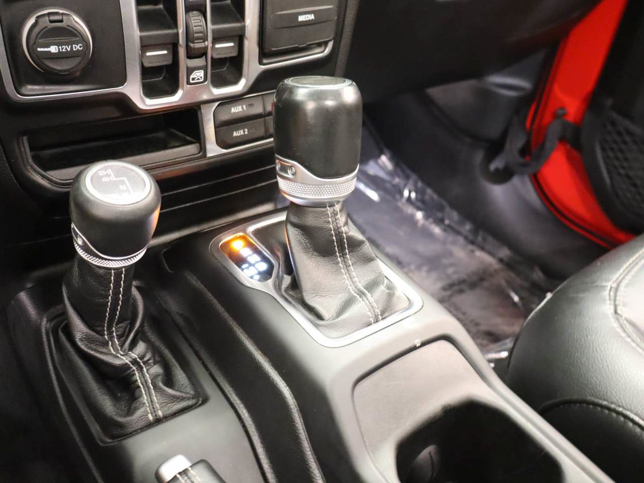 Used 2020 Jeep Gladiator Overland AWD/4WD image 9