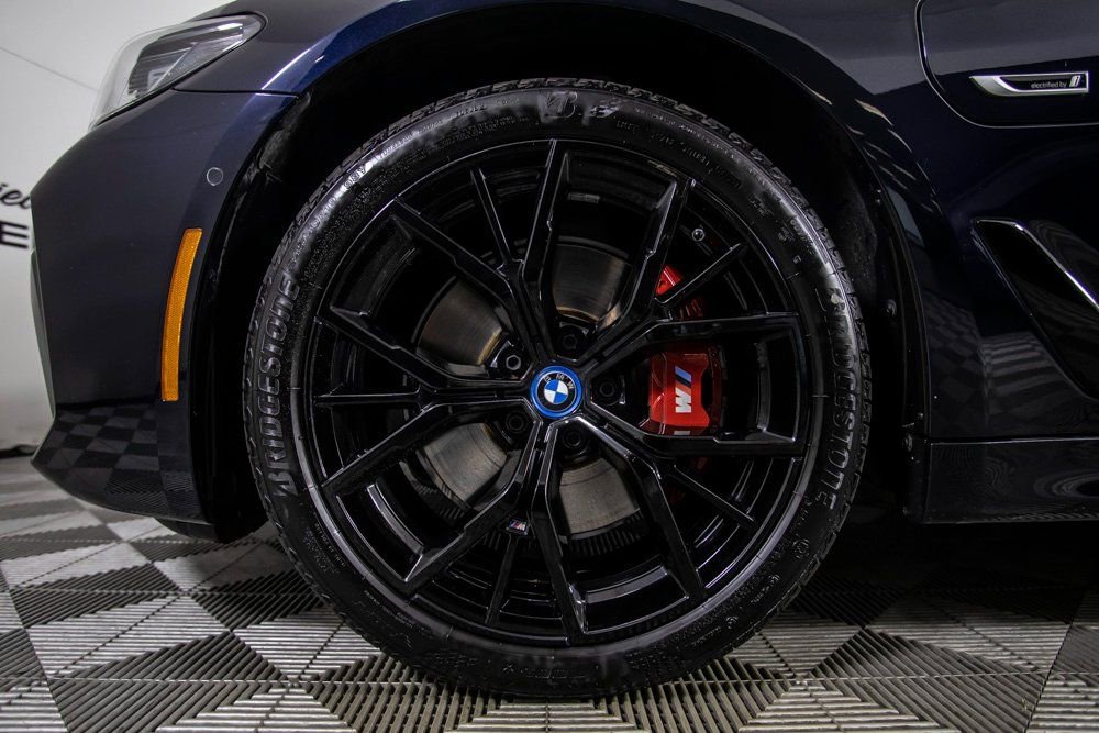 Used 2023 BMW 530e w/ M Sport Package image 39