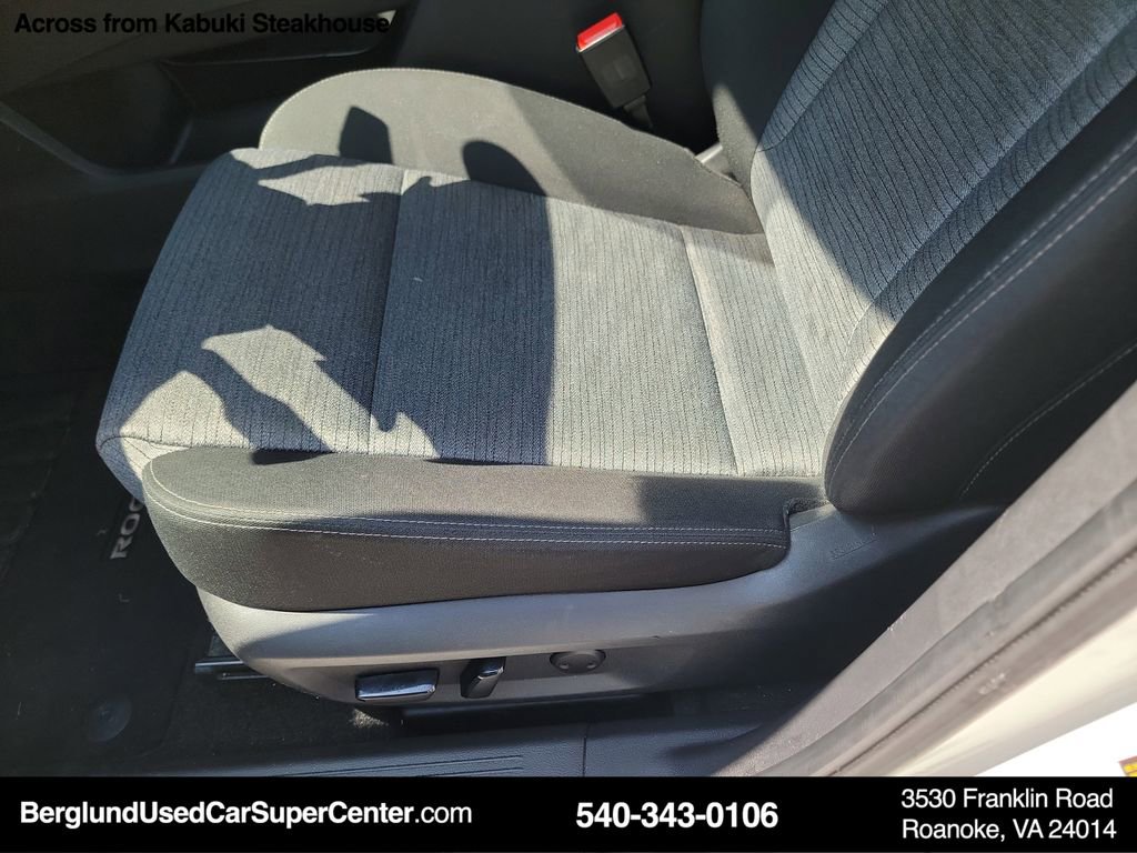 Used 2023 Nissan Rogue SV image 23