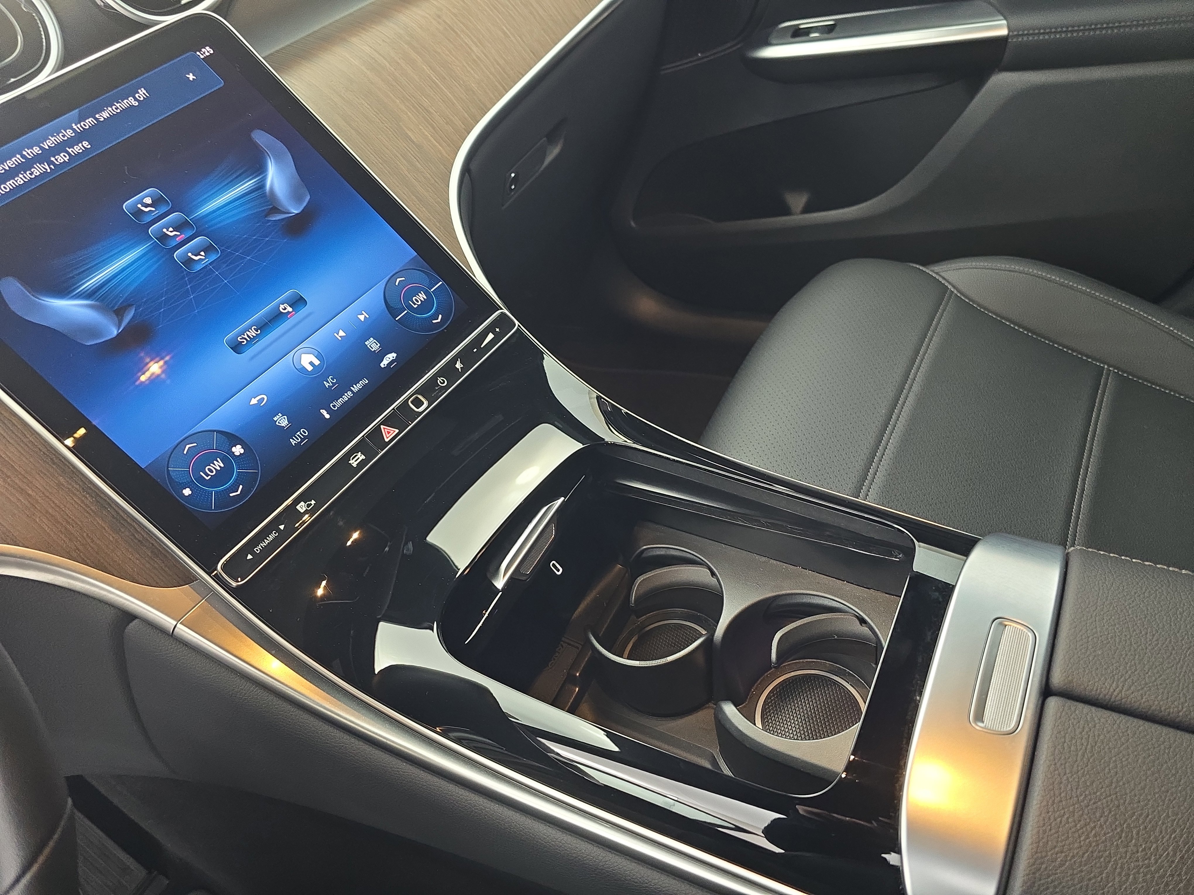 Used 2025 Mercedes-Benz GLC 300 4MATIC image 24