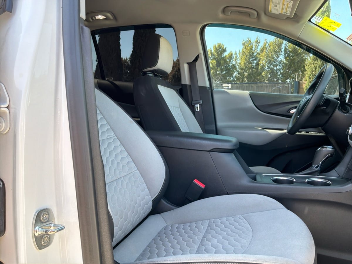 Used 2021 Chevrolet Equinox LS w/ LS Convenience Package FWD image 19