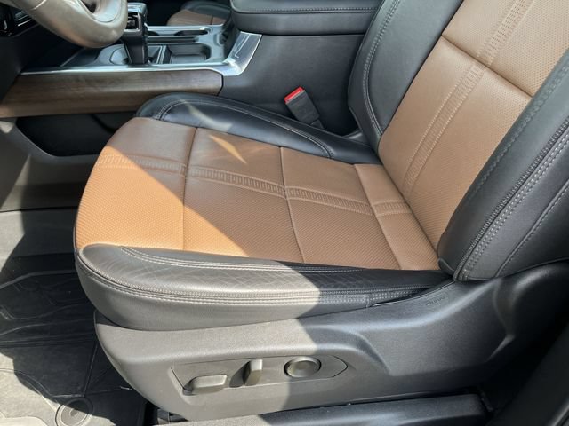 Used 2025 Chevrolet Silverado 1500 High Country w/ High Country Premium Package AWD/4WD image 12