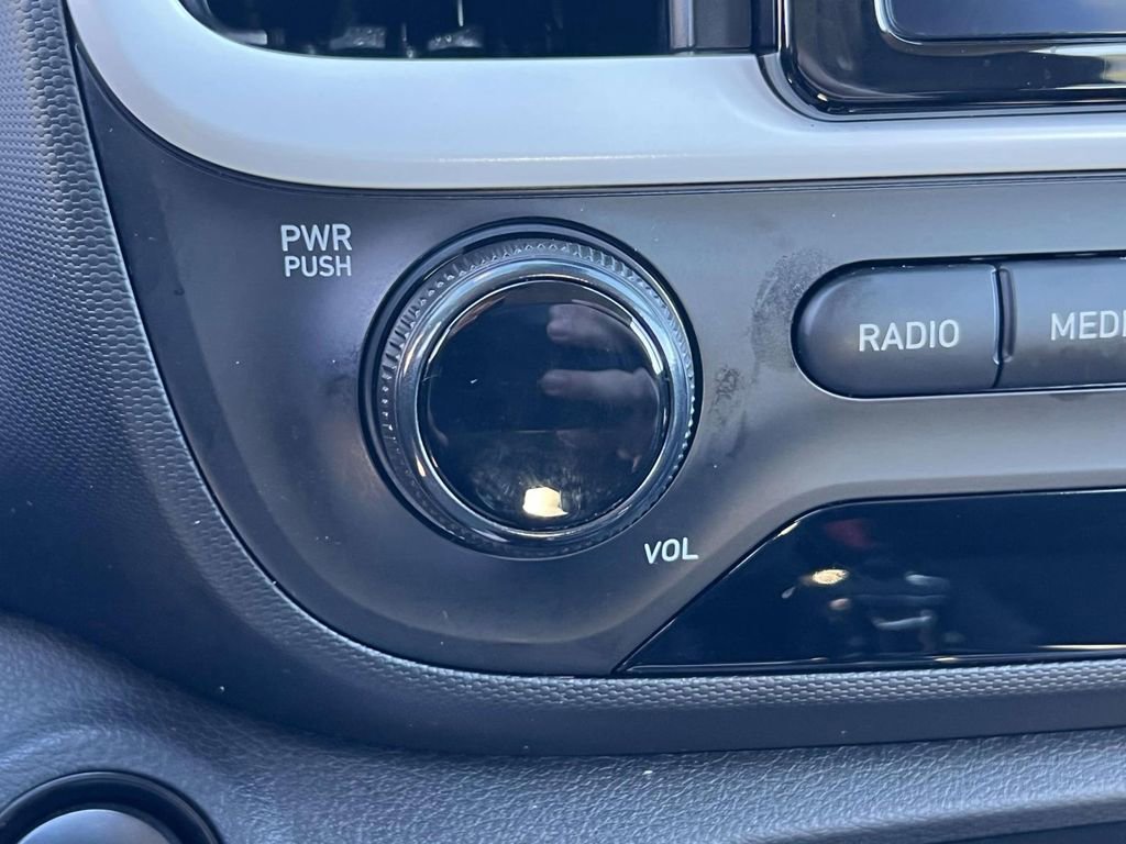 Certified 2024 Hyundai Venue Limited image 34