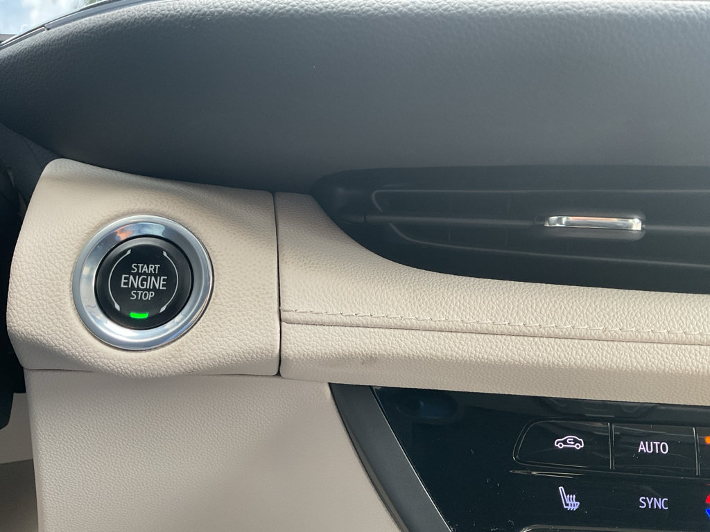 Used 2021 Buick Envision Essence FWD image 28