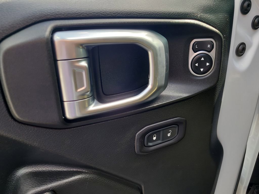 Used 2018 Jeep Wrangler Sport image 9