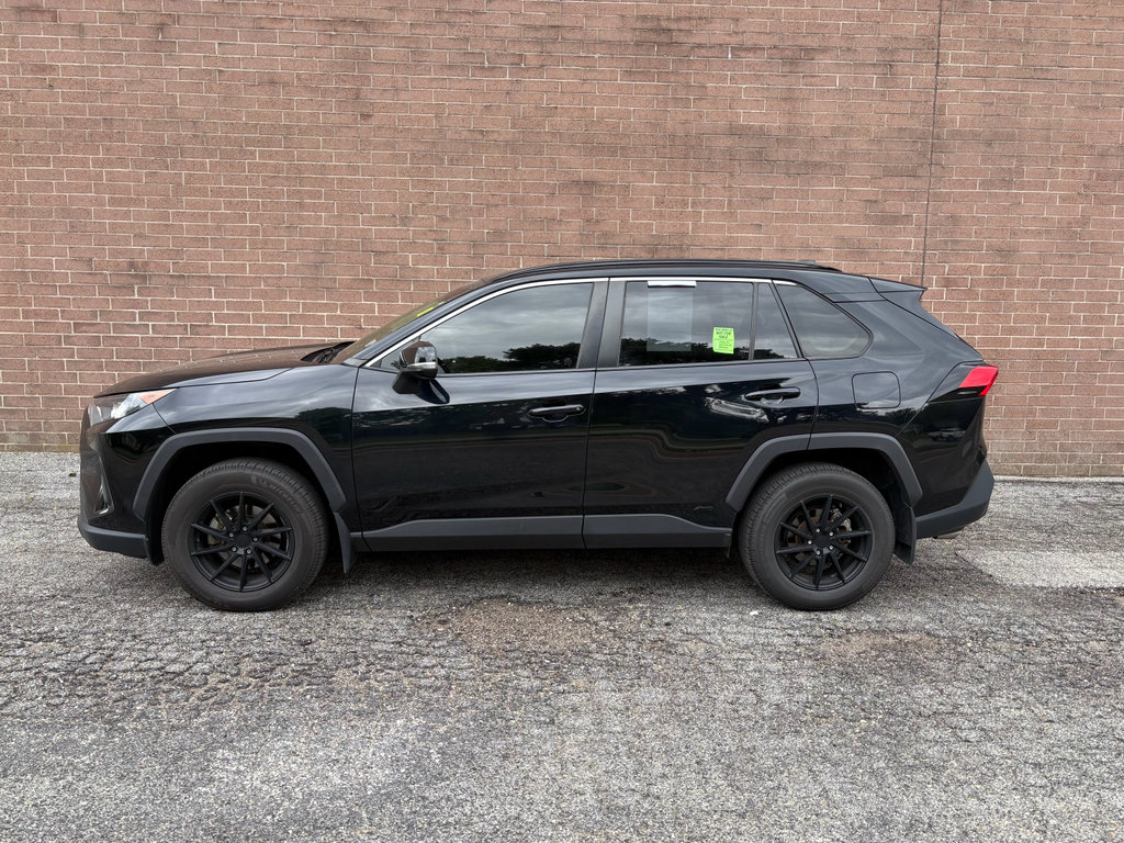 Used 2022 Toyota RAV4 LE AWD/4WD image 2