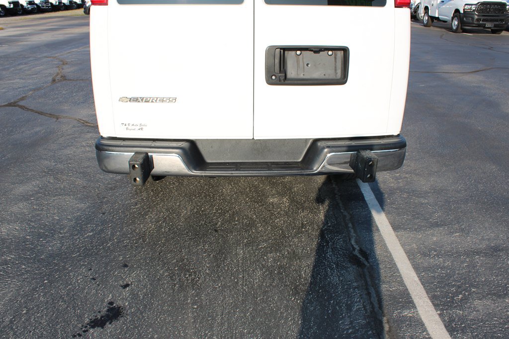 Used 2024 Chevrolet Express 2500 w/ Driver Convenience Package RWD image 18