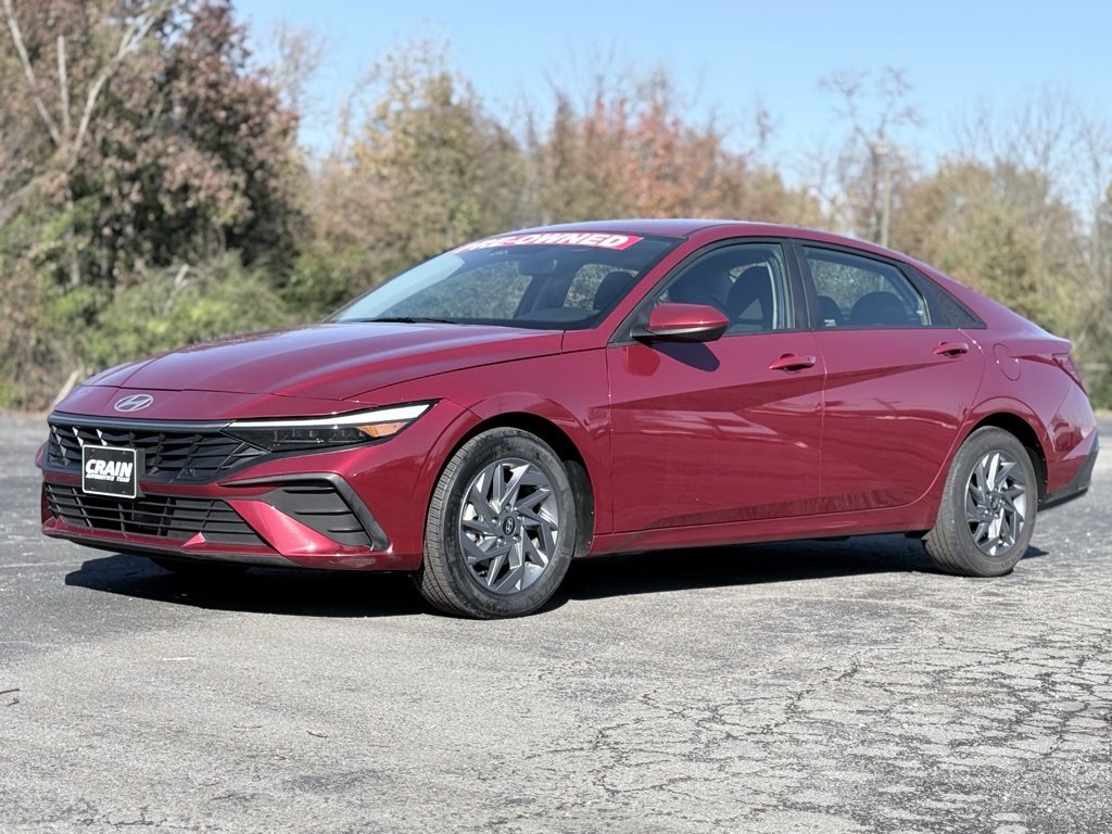 Used 2024 Hyundai Elantra SEL image 3