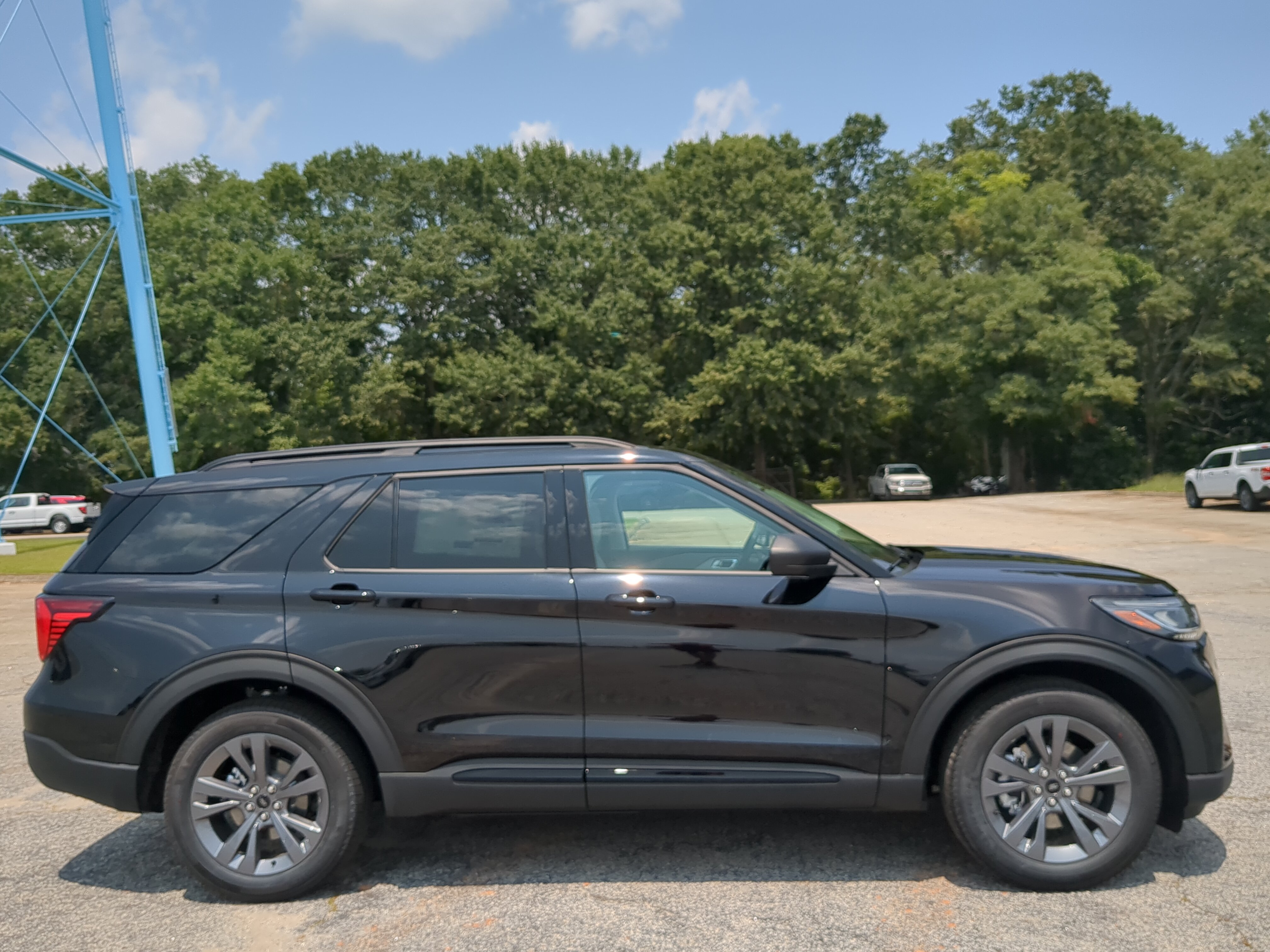 New 2026 Ford Explorer Active w/ Active Comfort Package AWD/4WD image 2