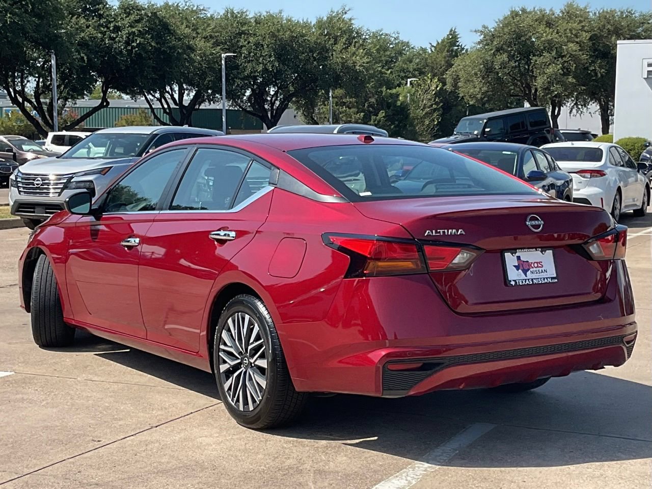 Used 2025 Nissan Altima 2.5 SV FWD image 6