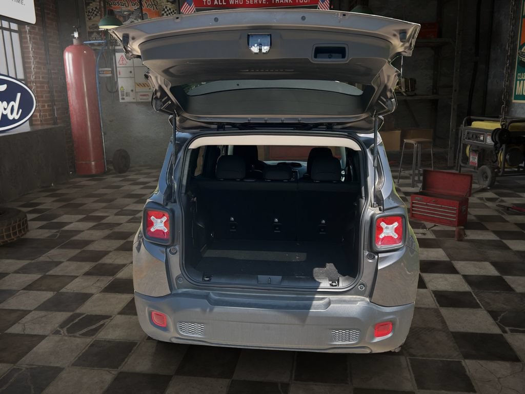 Used 2021 Jeep Renegade Latitude FWD image 10