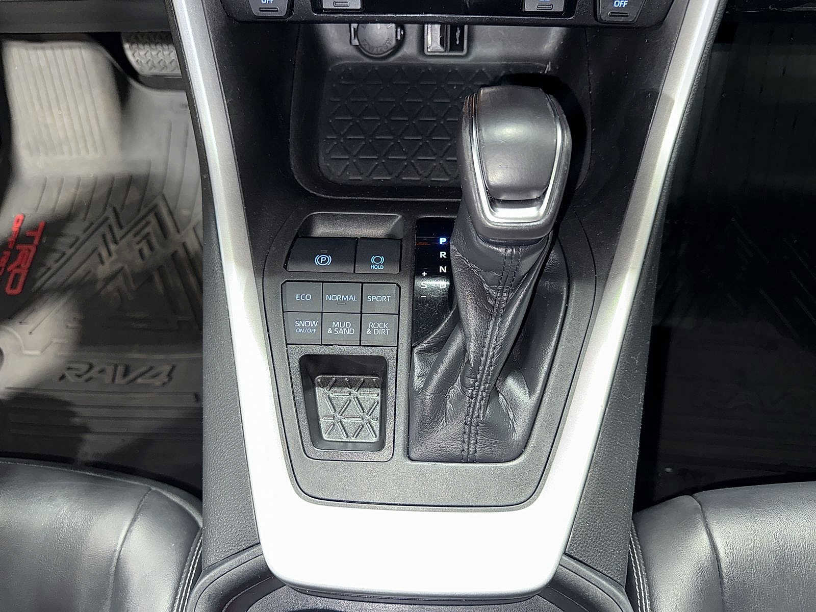Certified 2020 Toyota RAV4 XLE Premium AWD/4WD image 32