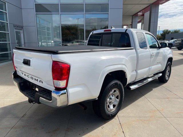 Used 2016 Toyota Tacoma SR5 AWD/4WD image 9
