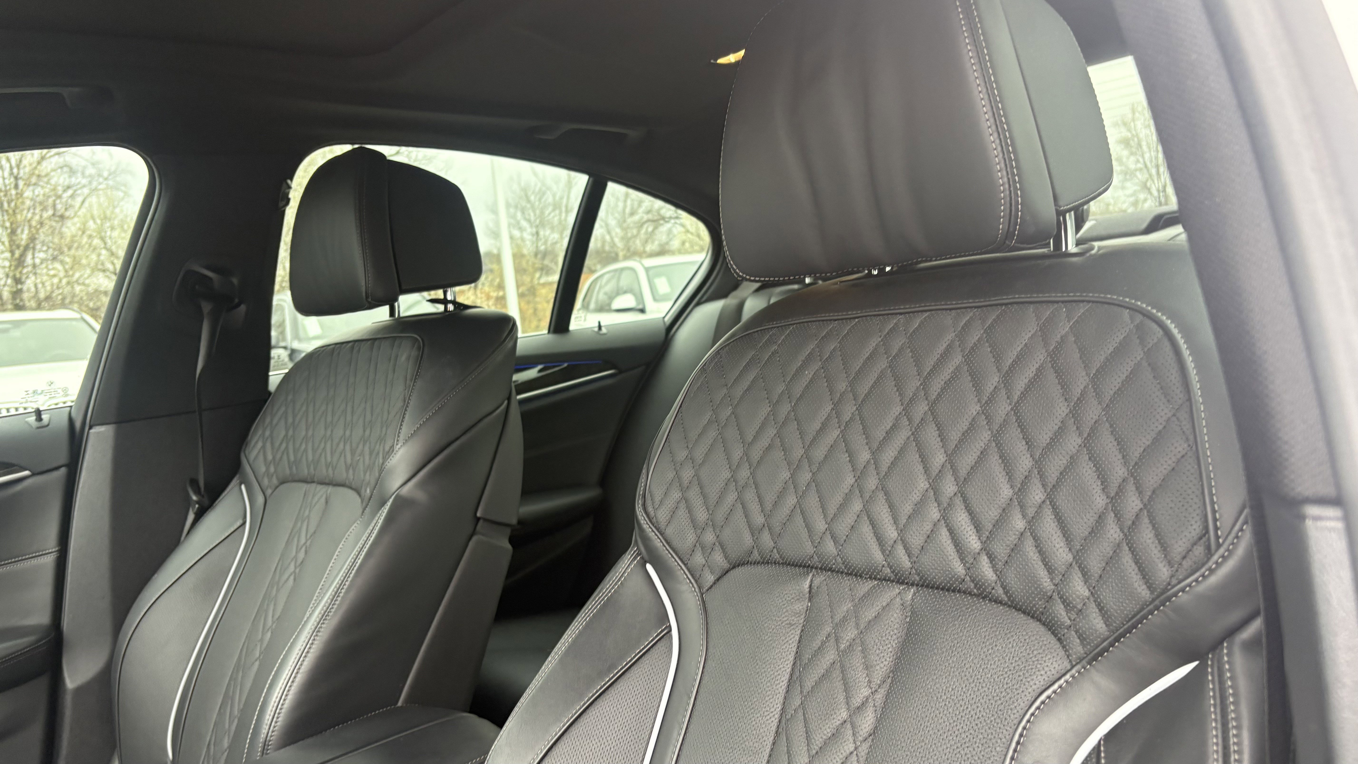 Used 2020 BMW 530i xDrive w/ Premium Package image 18