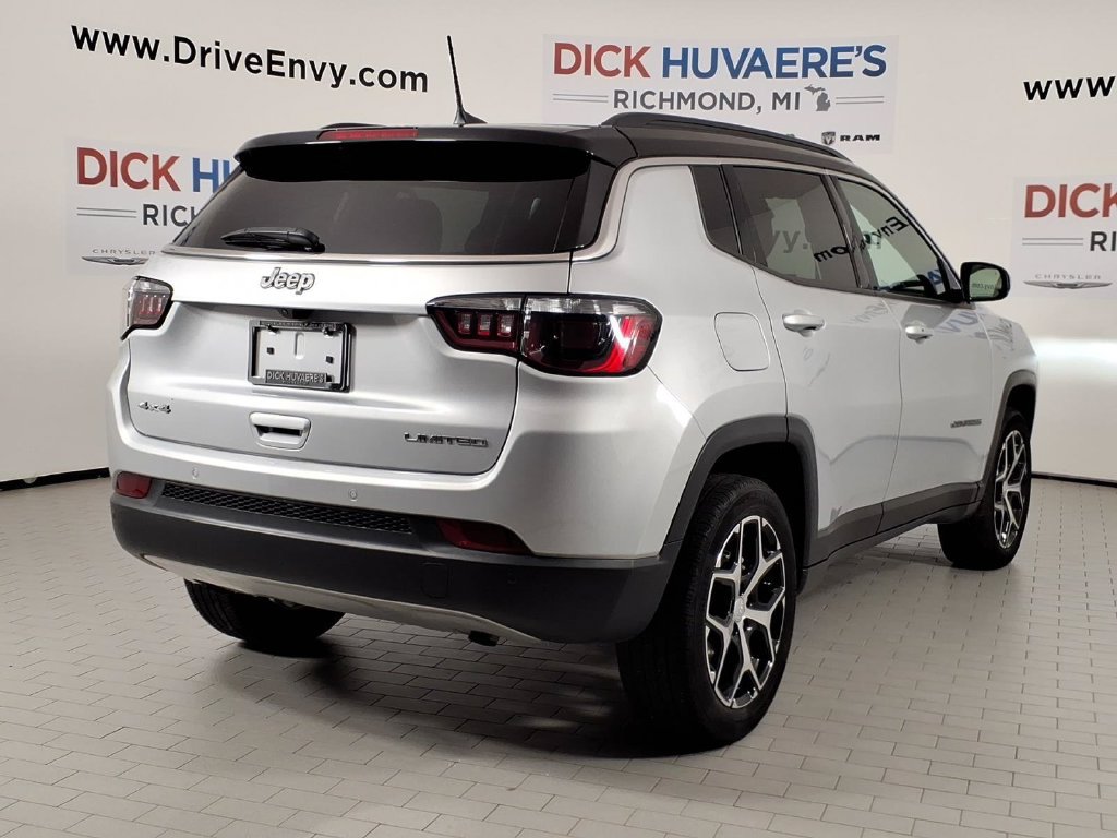 Used 2024 Jeep Compass Limited AWD/4WD image 4