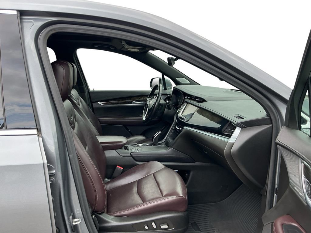 Used 2022 Cadillac XT6 Premium Luxury w/ Technology Package FWD image 22