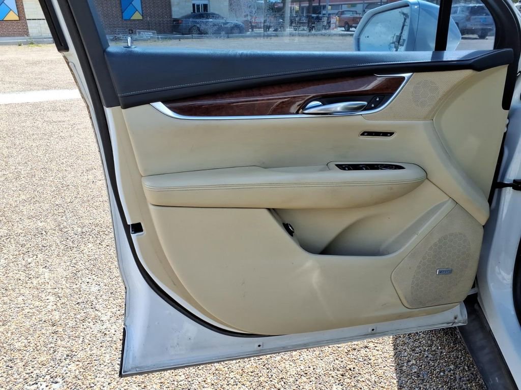 Used 2017 Cadillac XT5 Luxury FWD image 16