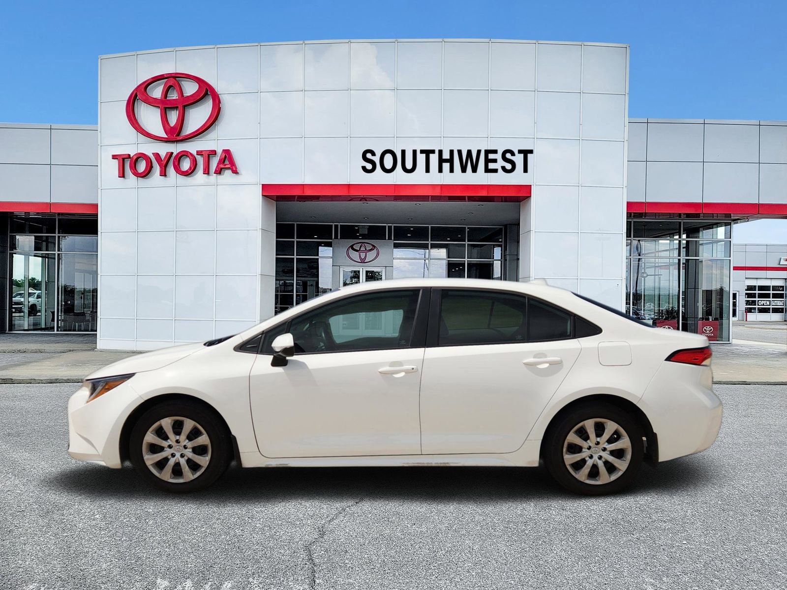 Used 2023 Toyota Corolla LE video 3