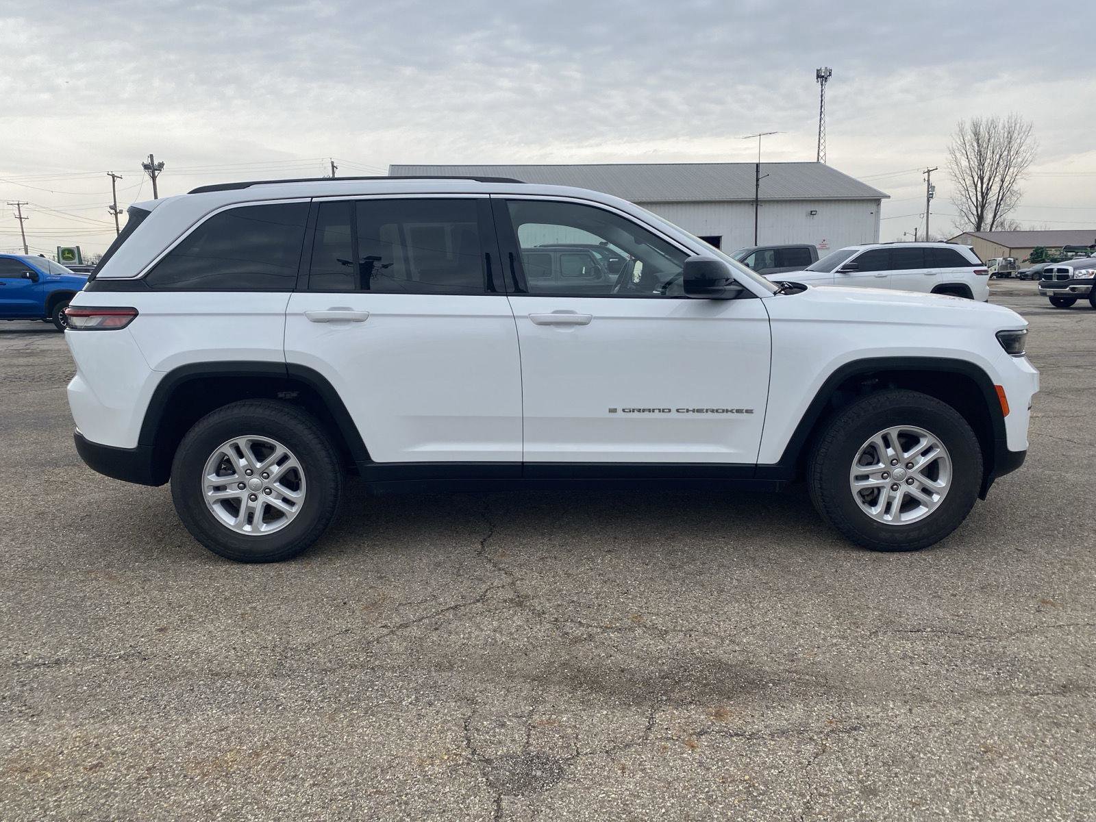 Used 2022 Jeep Grand Cherokee Laredo w/ Luxury Tech Group I image 6