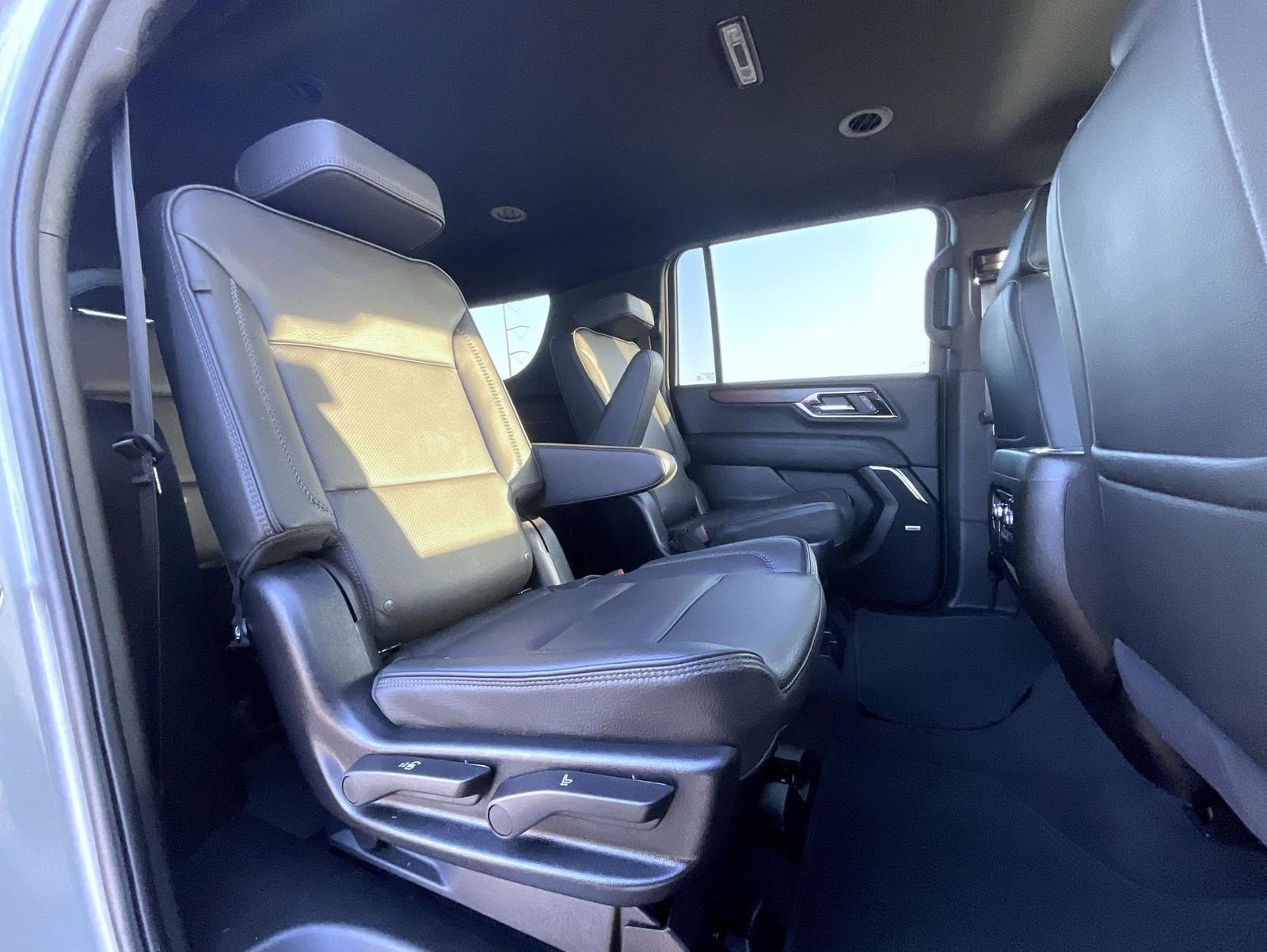 Used 2025 GMC Yukon XL Denali AWD/4WD image 22