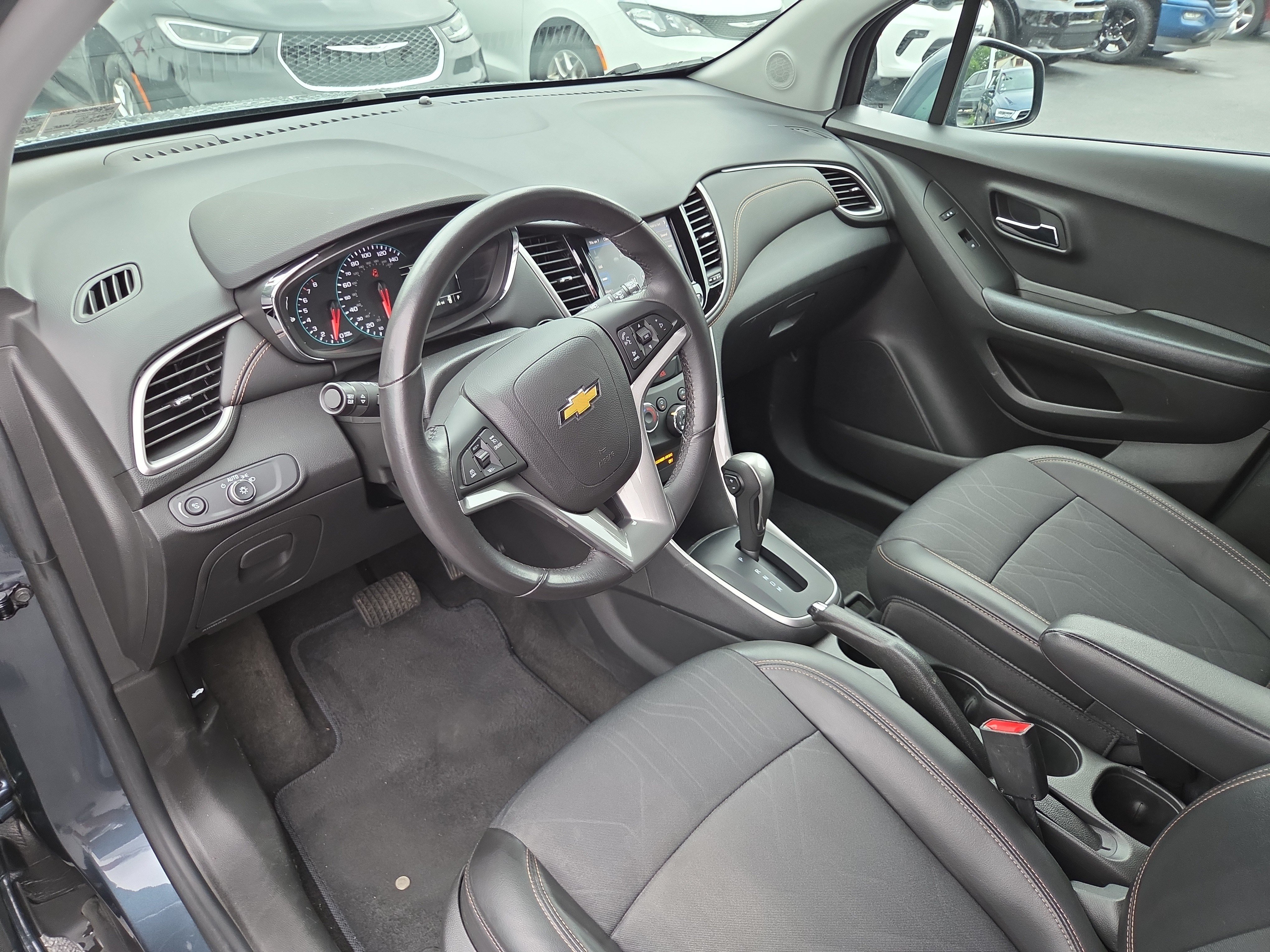 Used 2022 Chevrolet Trax LT w/ Sport Edition FWD image 16