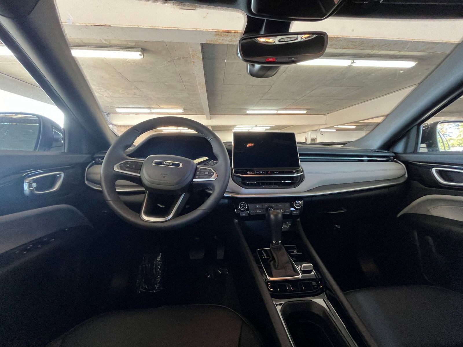 Used 2025 Jeep Compass Limited image 33