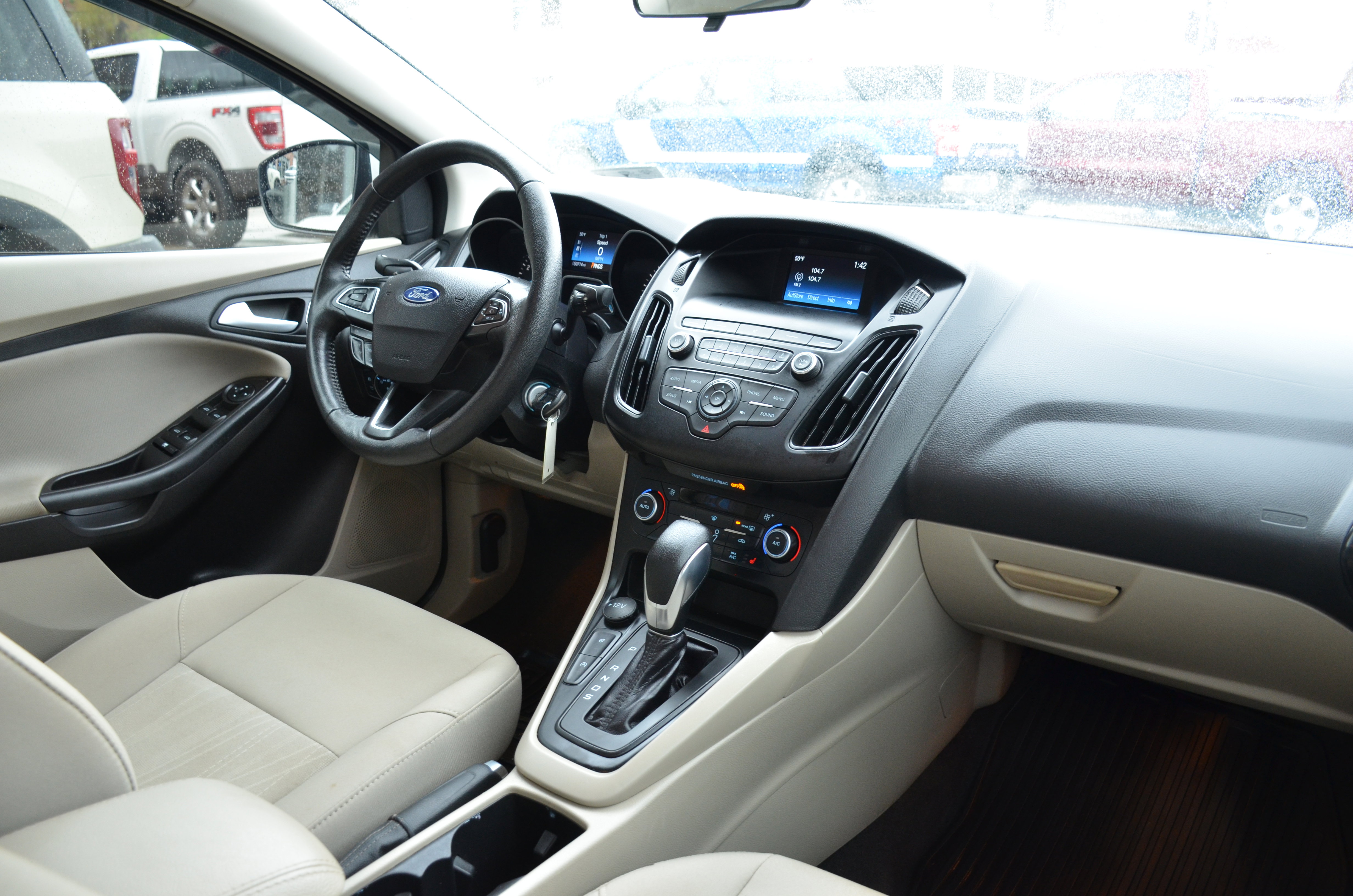 Used 2018 Ford Focus SE w/ SE Appearance Package image 23