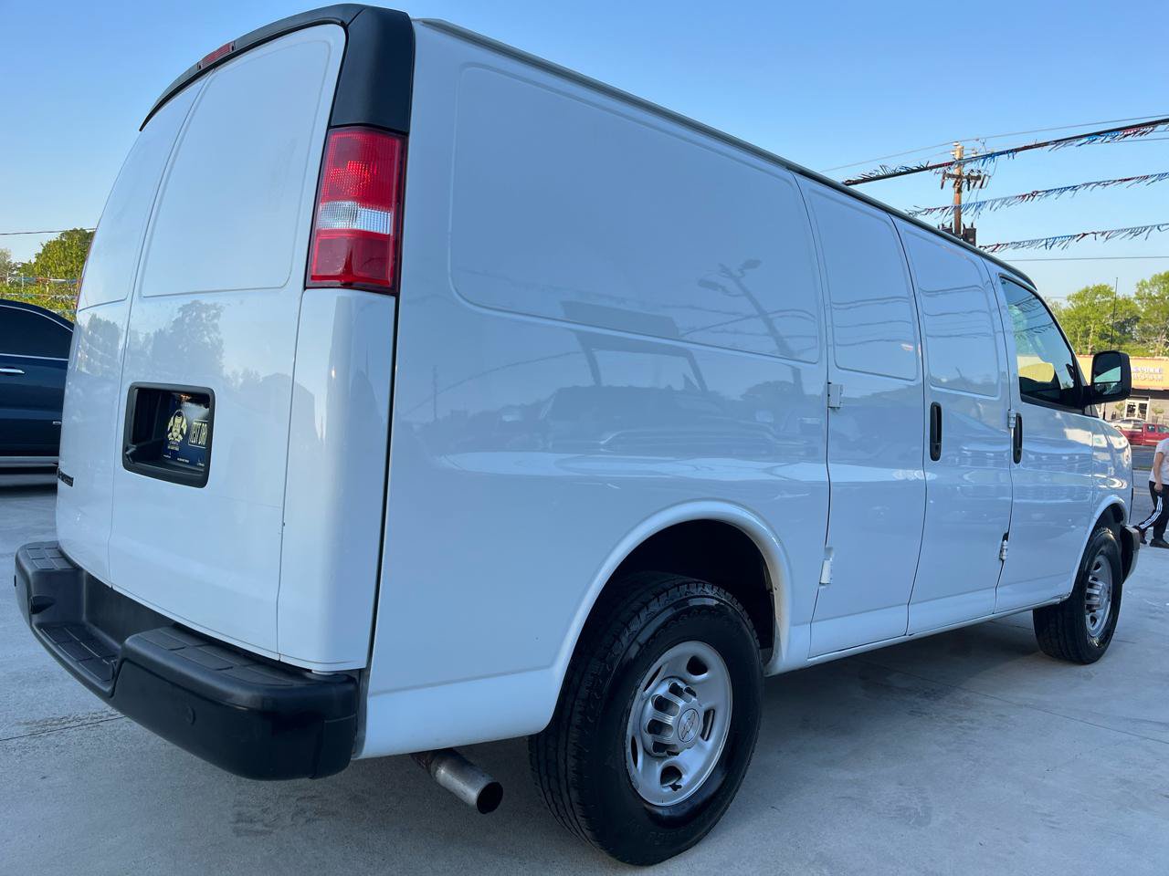 Used 2019 Chevrolet Express 2500 RWD image 8