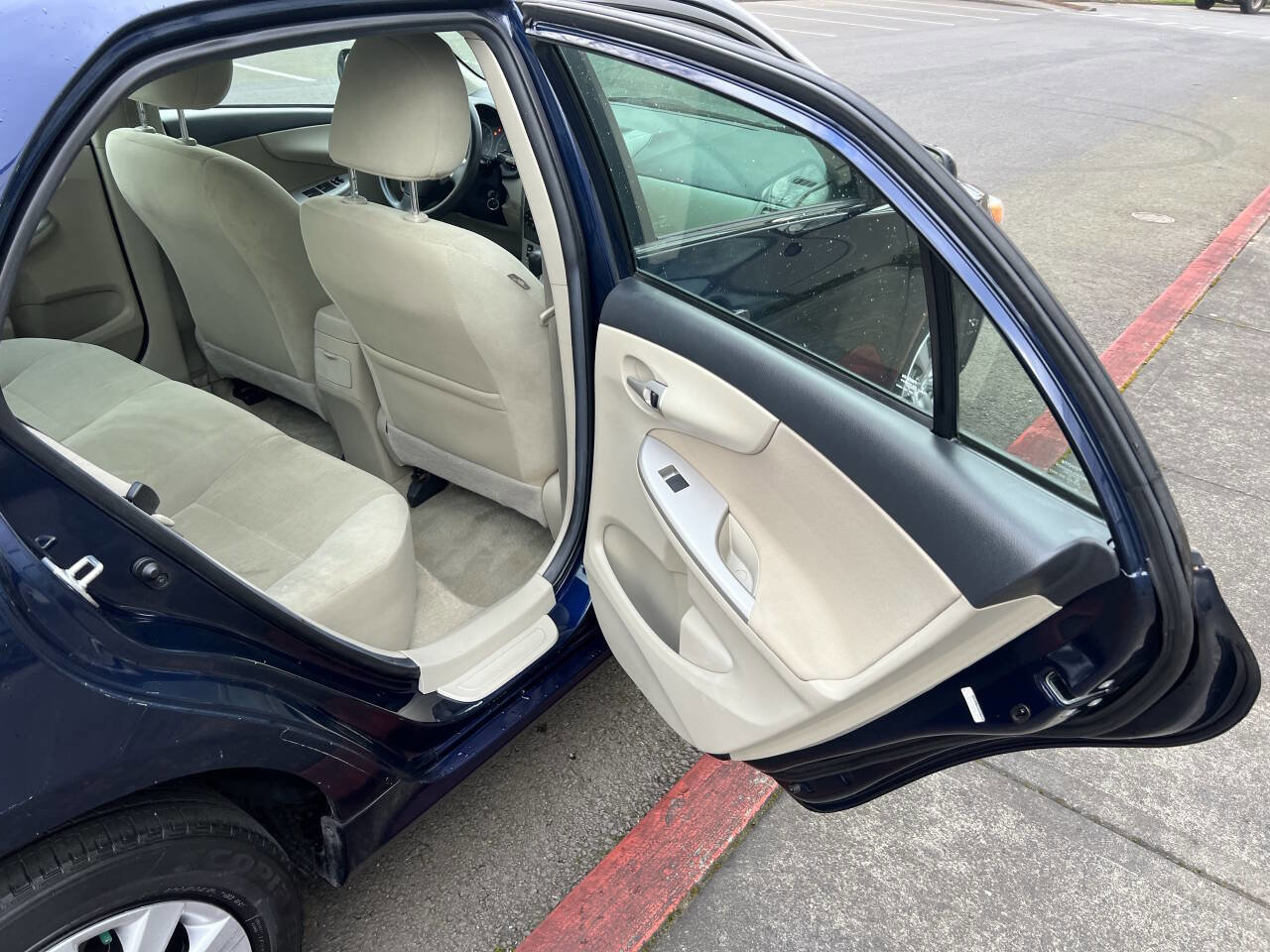 Used 2013 Toyota Corolla LE FWD image 10