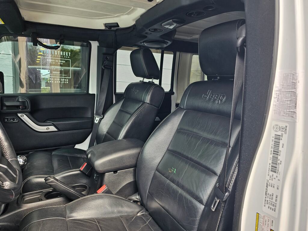 Used 2012 Jeep Wrangler Unlimited Sahara w/ Dual Top Group AWD/4WD image 24