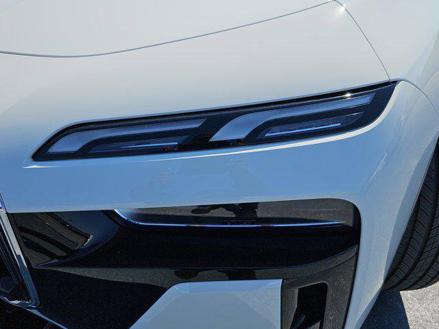 New 2026 BMW 750e xDrive image 32