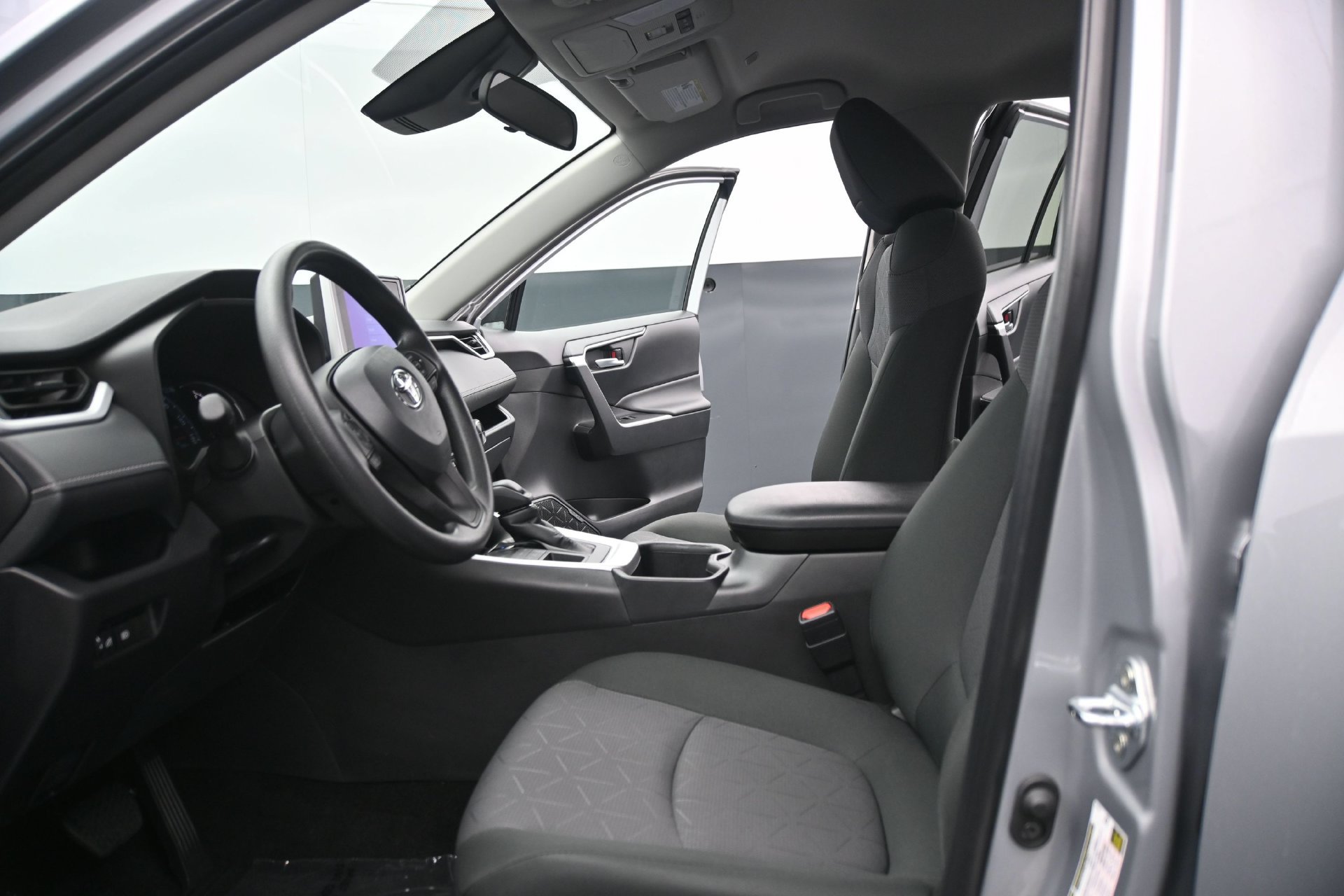 Used 2025 Toyota RAV4 XLE AWD/4WD image 23
