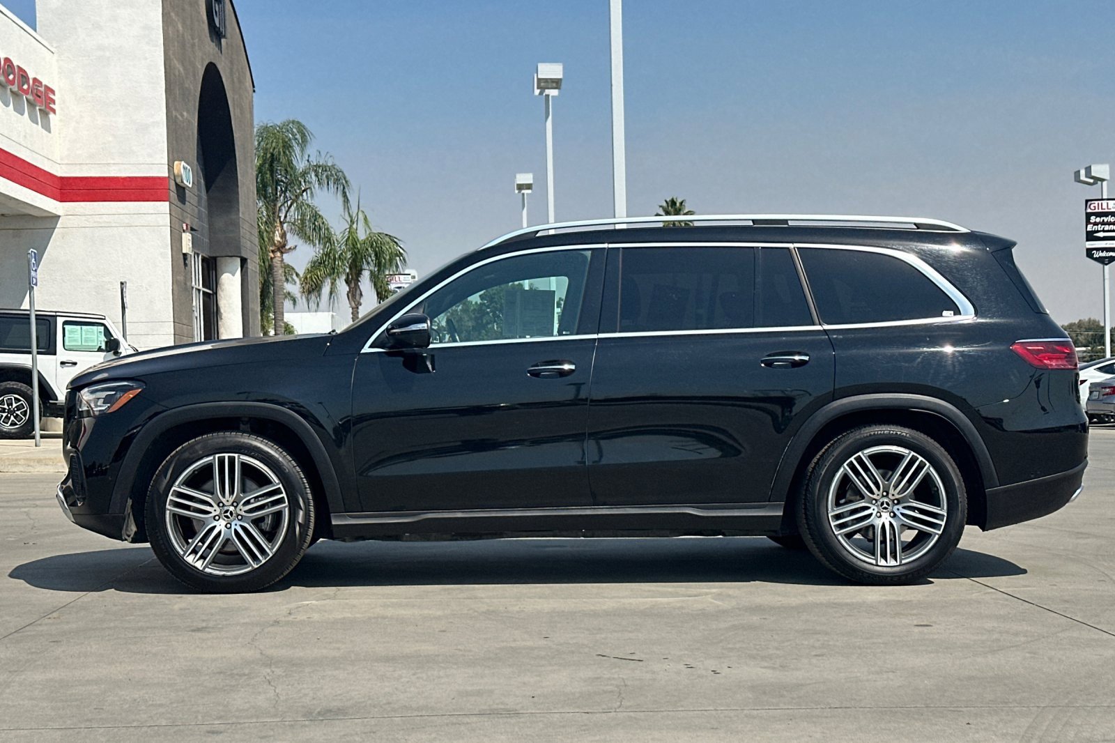 Used 2024 Mercedes-Benz GLS 450 4MATIC image 3