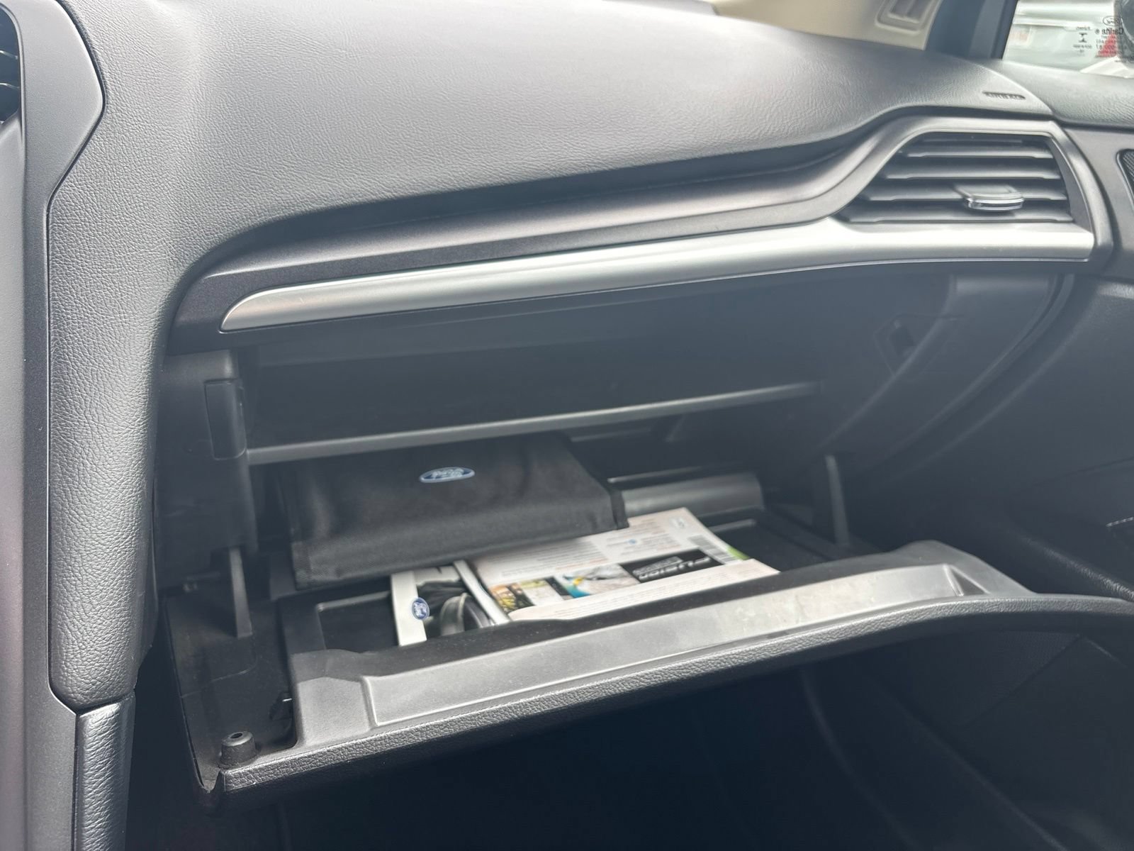 Used 2019 Ford Fusion Energi Titanium FWD image 28