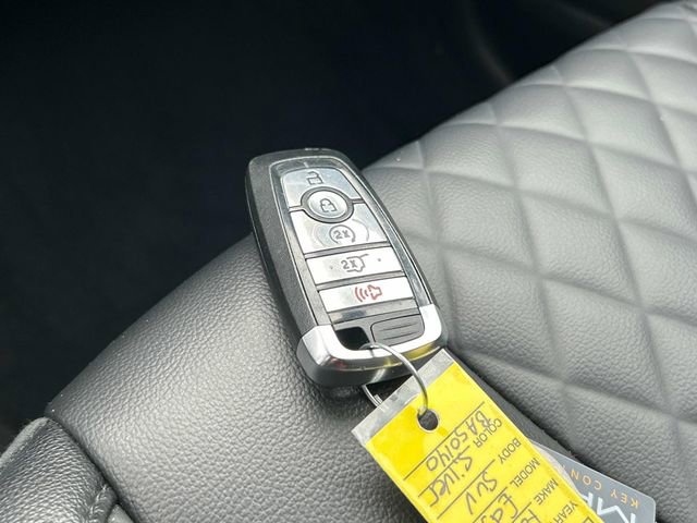 Used 2024 Ford Edge Titanium image 29