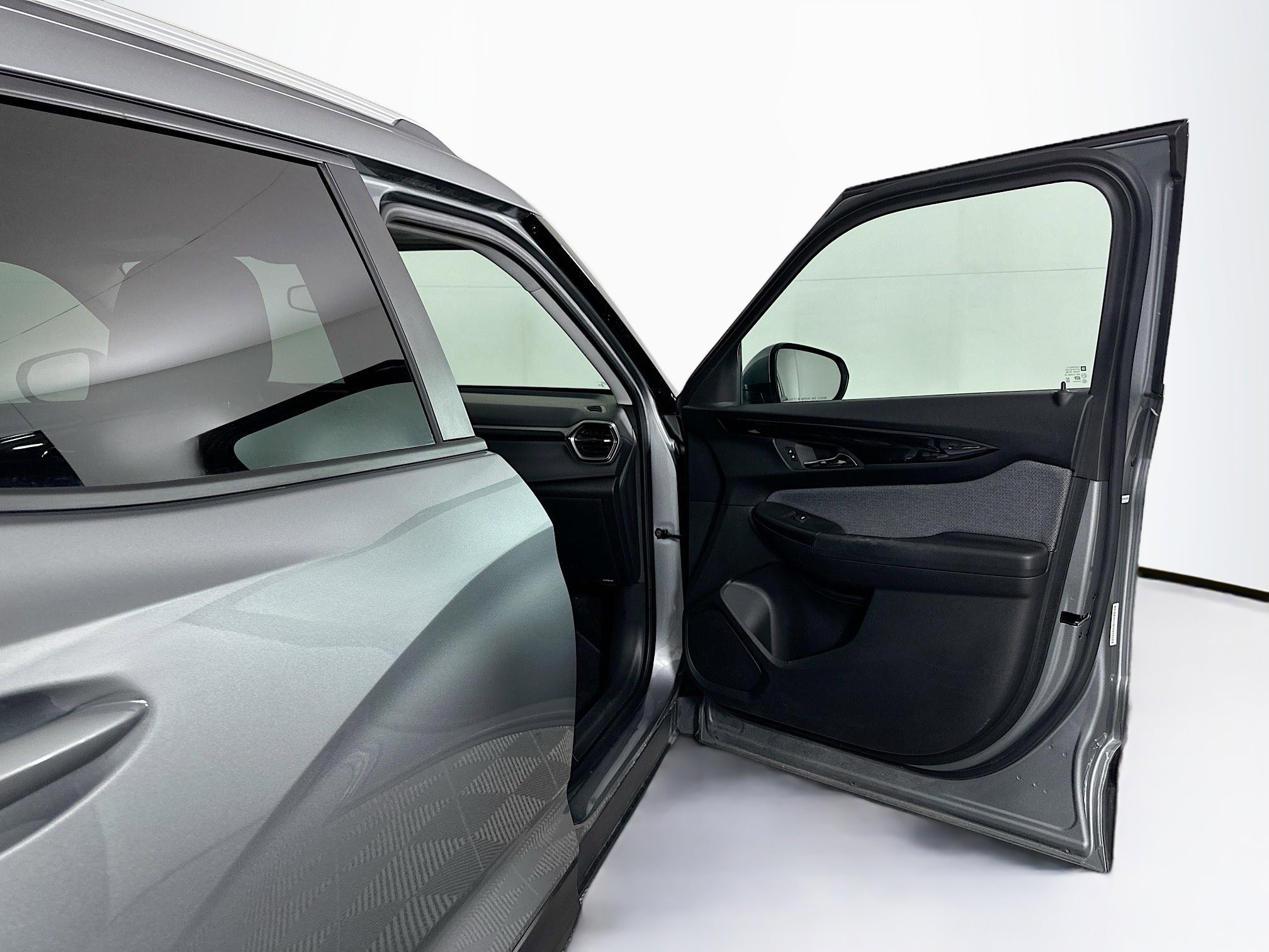 Used 2025 Chevrolet TrailBlazer LT image 30