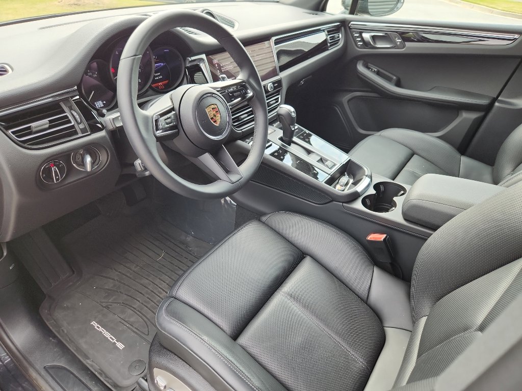 New 2025 Porsche Macan image 4