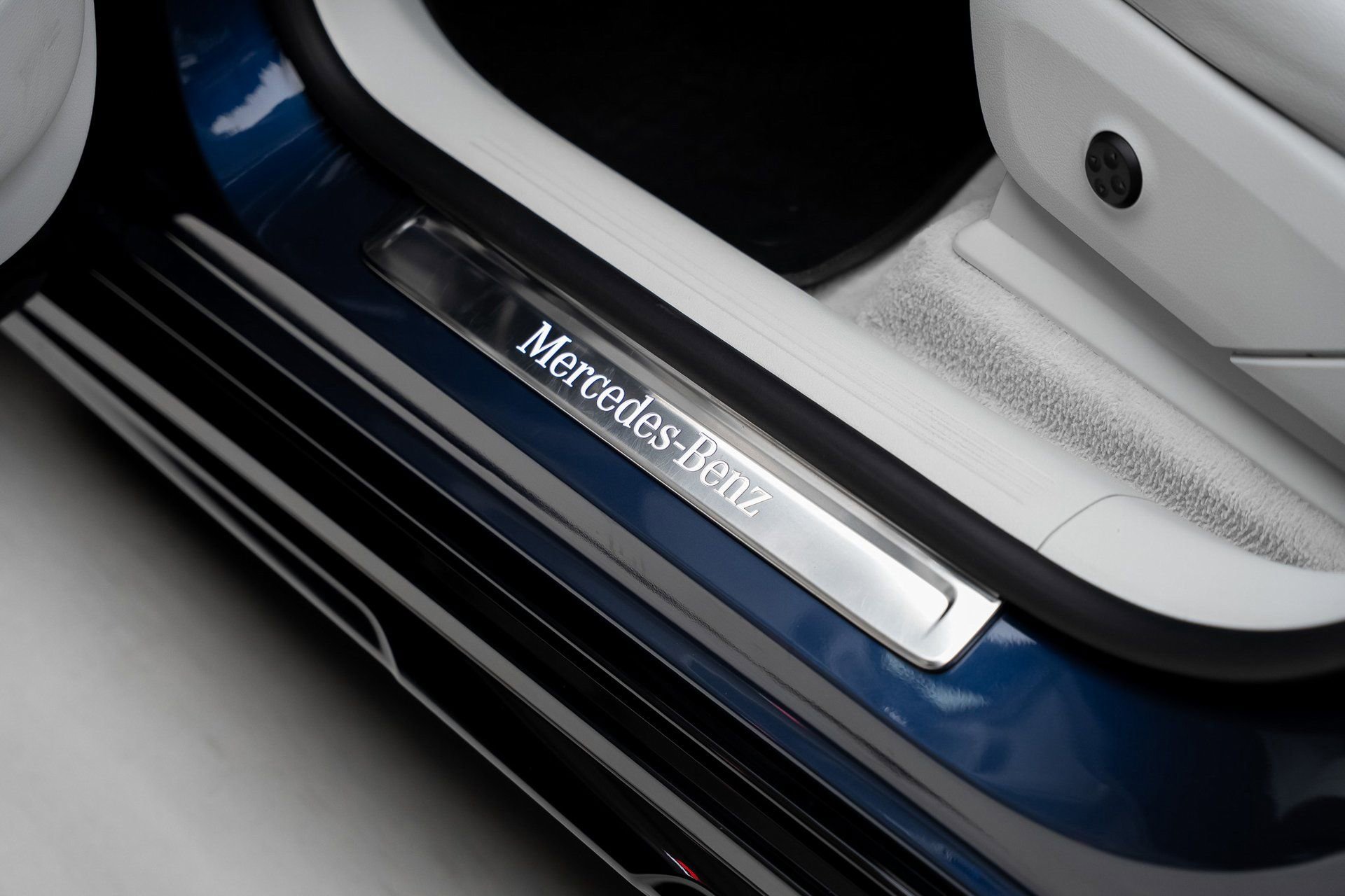 Used 2023 Mercedes-Benz EQS 450+ 4MATIC SUV w/ AMG Line Exterior Package image 54