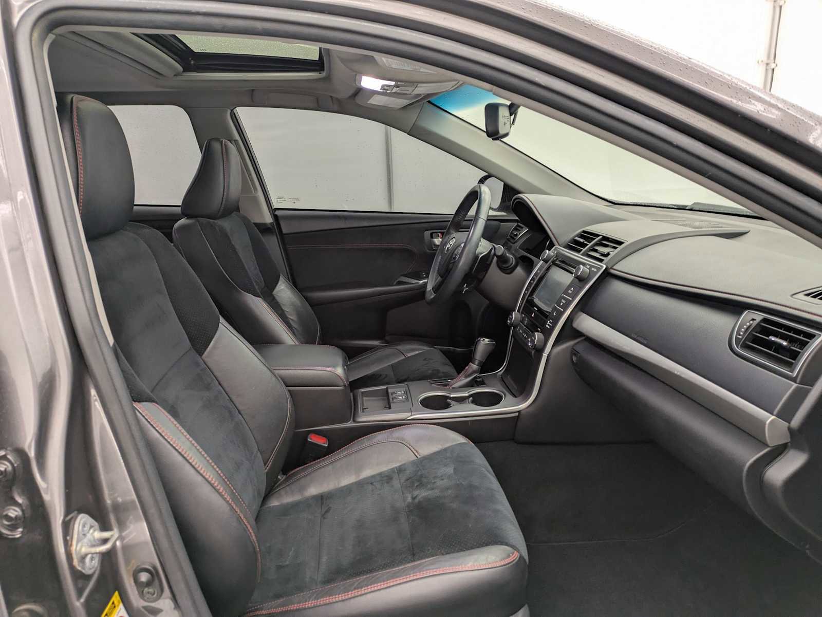 Used 2017 Toyota Camry XSE w/ Moonroof Package image 23