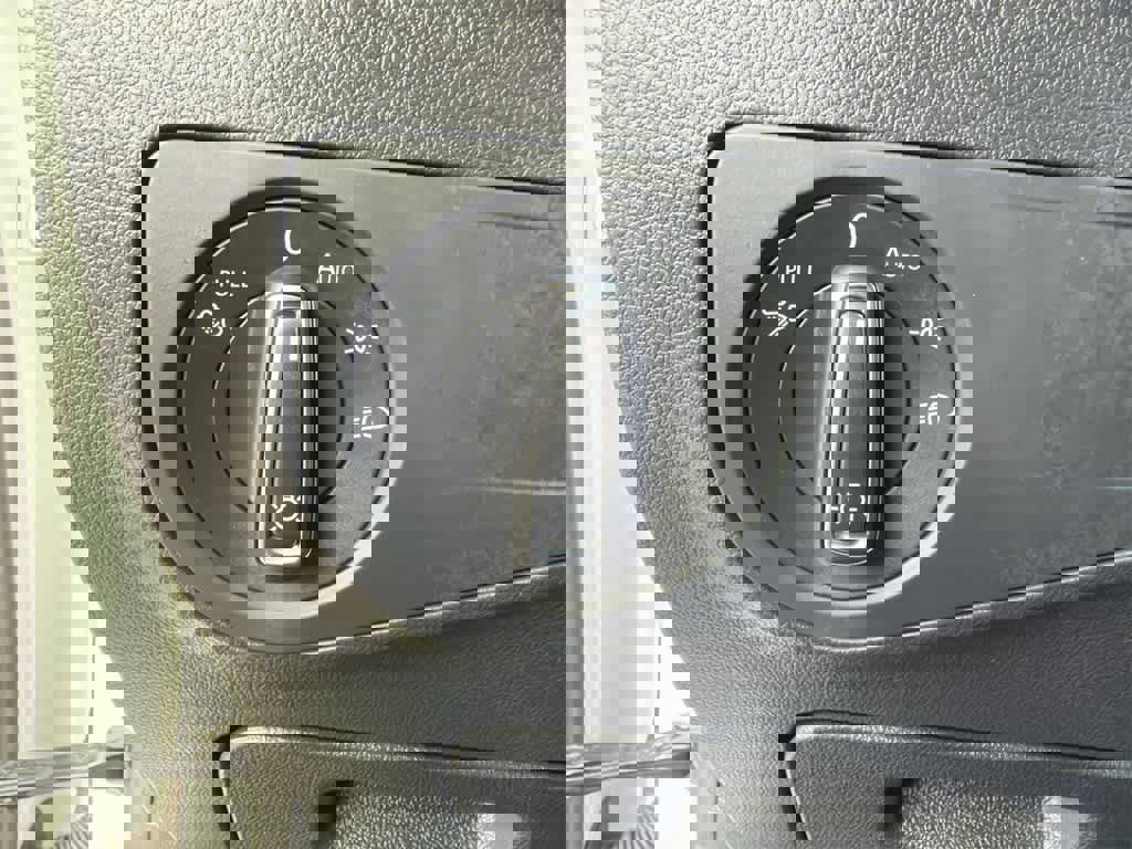 Used 2022 Volkswagen Tiguan SEL R-Line image 33