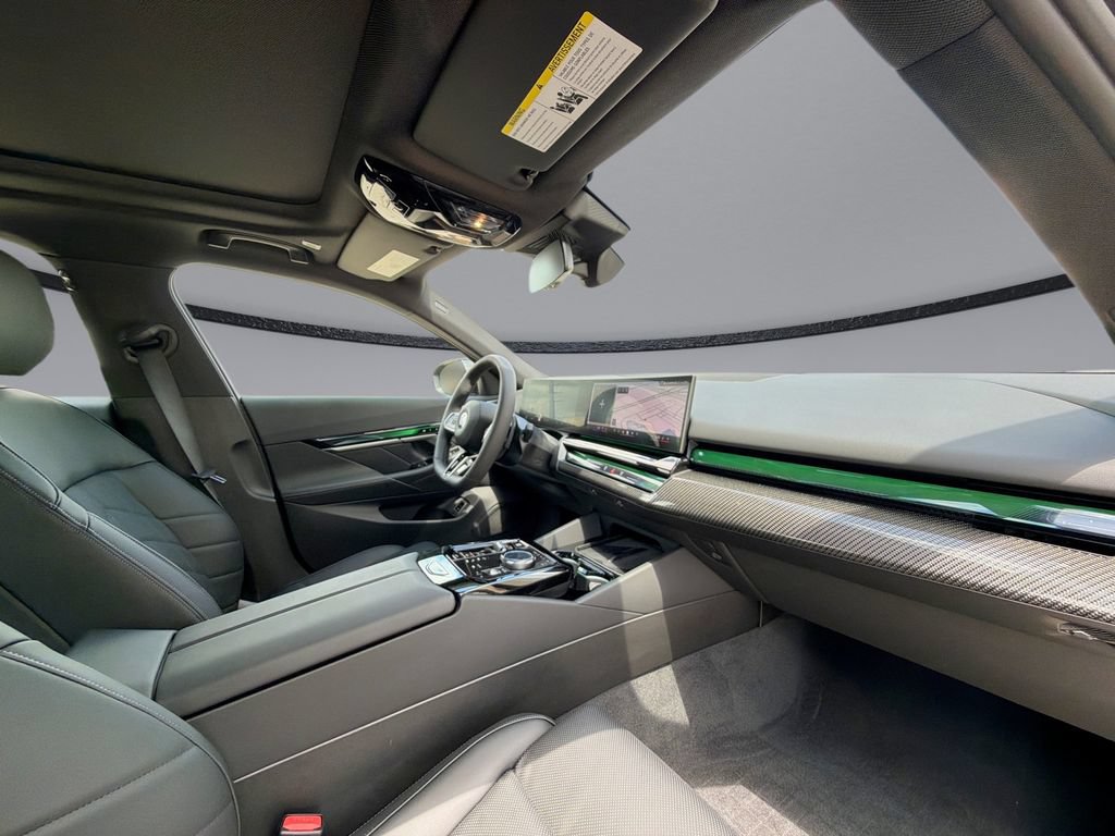 Used 2027 BMW 530i w/ M Sport Package RWD image 15
