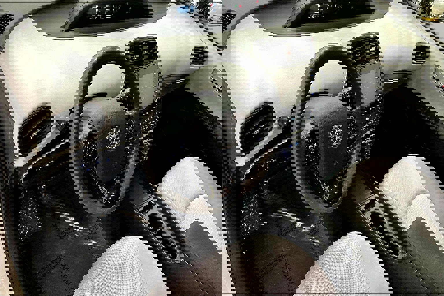 Used 2020 Toyota Prius LE image 17