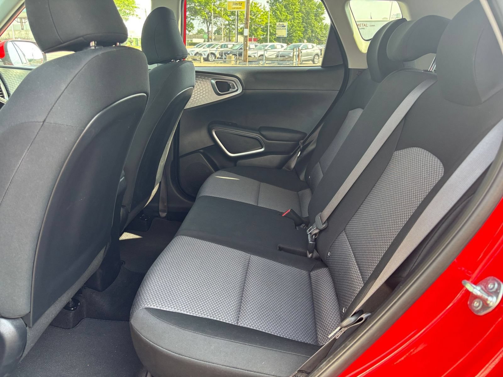 Used 2025 Kia Soul LX w/ LX Technology Package FWD image 17
