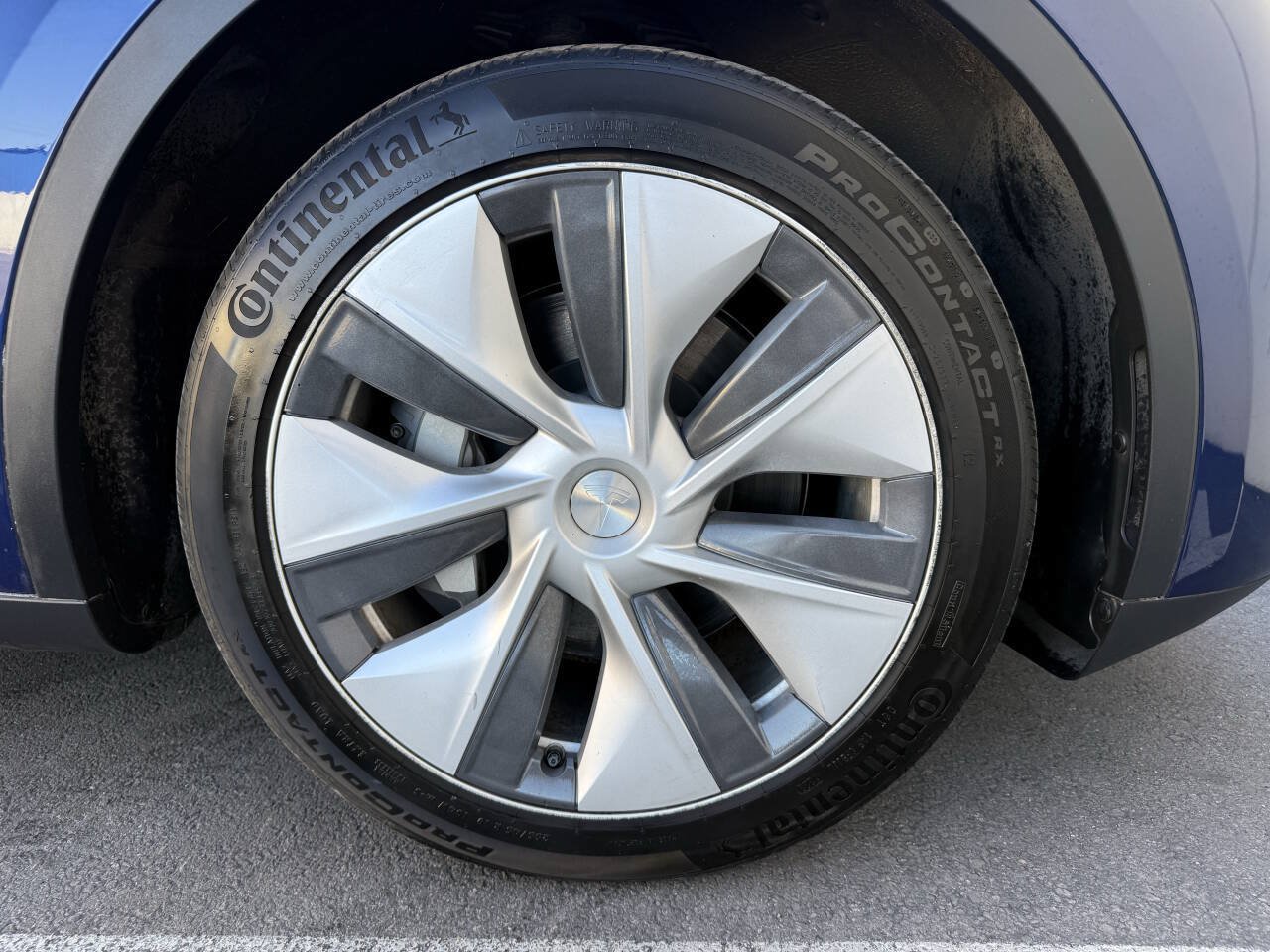 Used 2023 Tesla Model Y Long Range AWD/4WD image 30