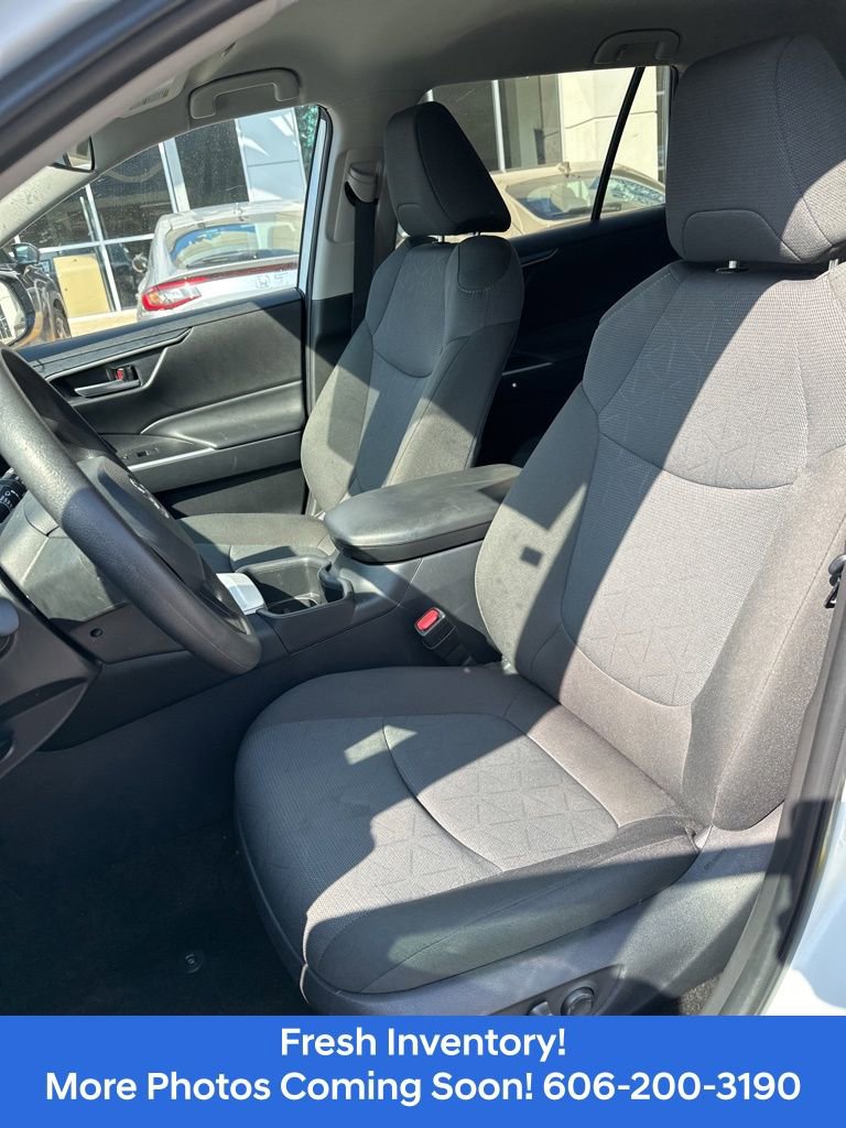 Used 2025 Toyota RAV4 XLE image 10