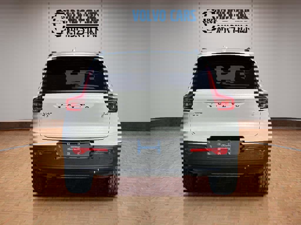 New 2026 Volvo XC40 B4 Plus w/ Protection Package Premier image 4