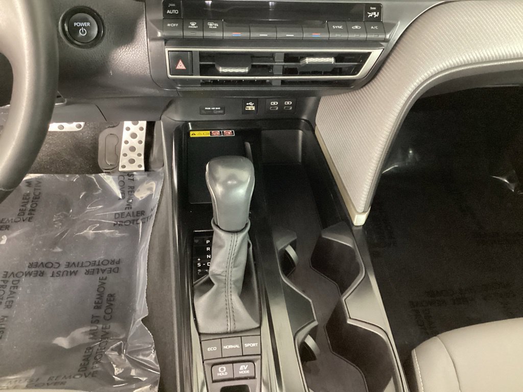 Used 2025 Toyota Camry SE w/ Convenience Package FWD image 19