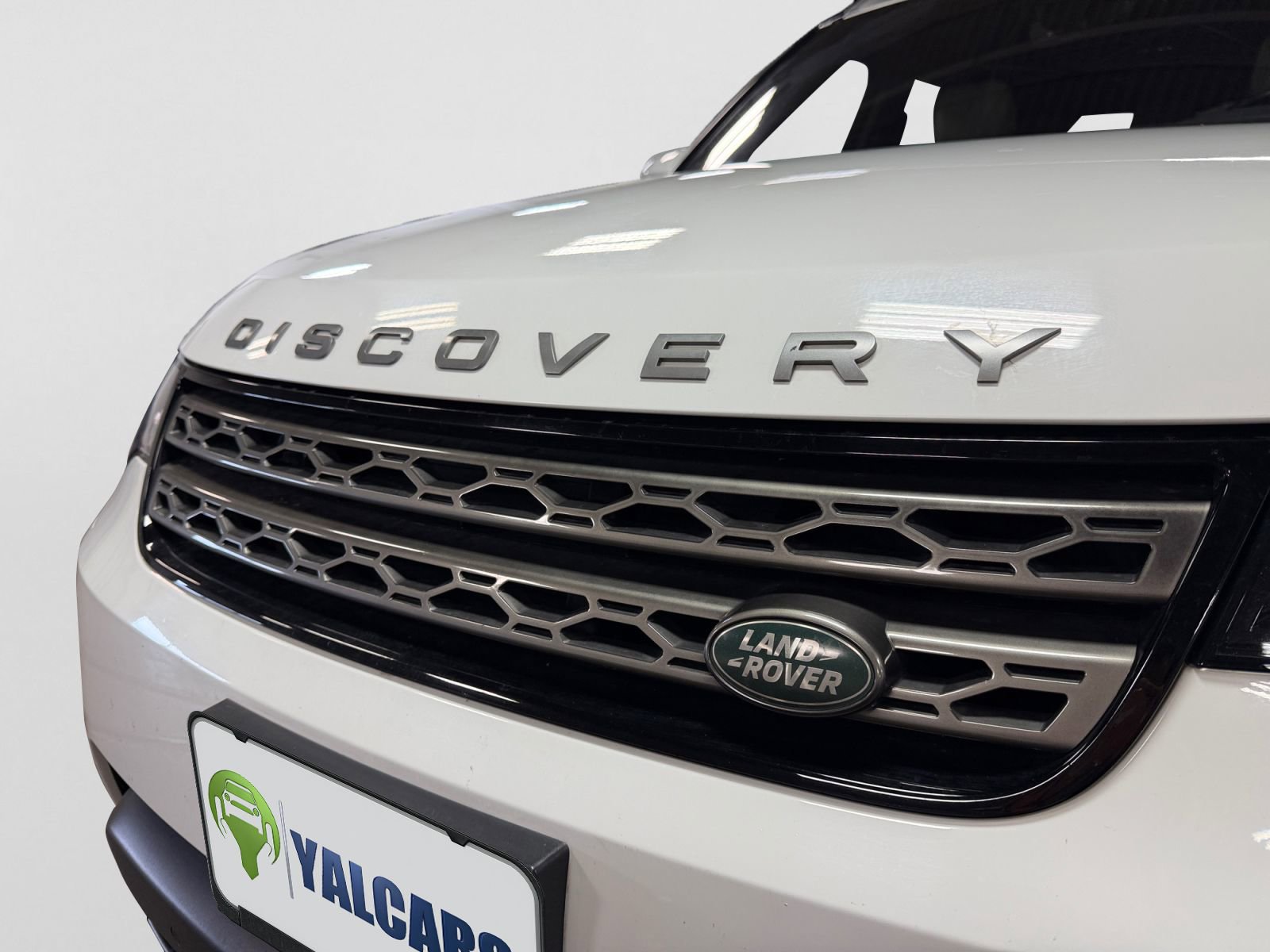 Used 2018 Land Rover Discovery SE AWD/4WD image 11