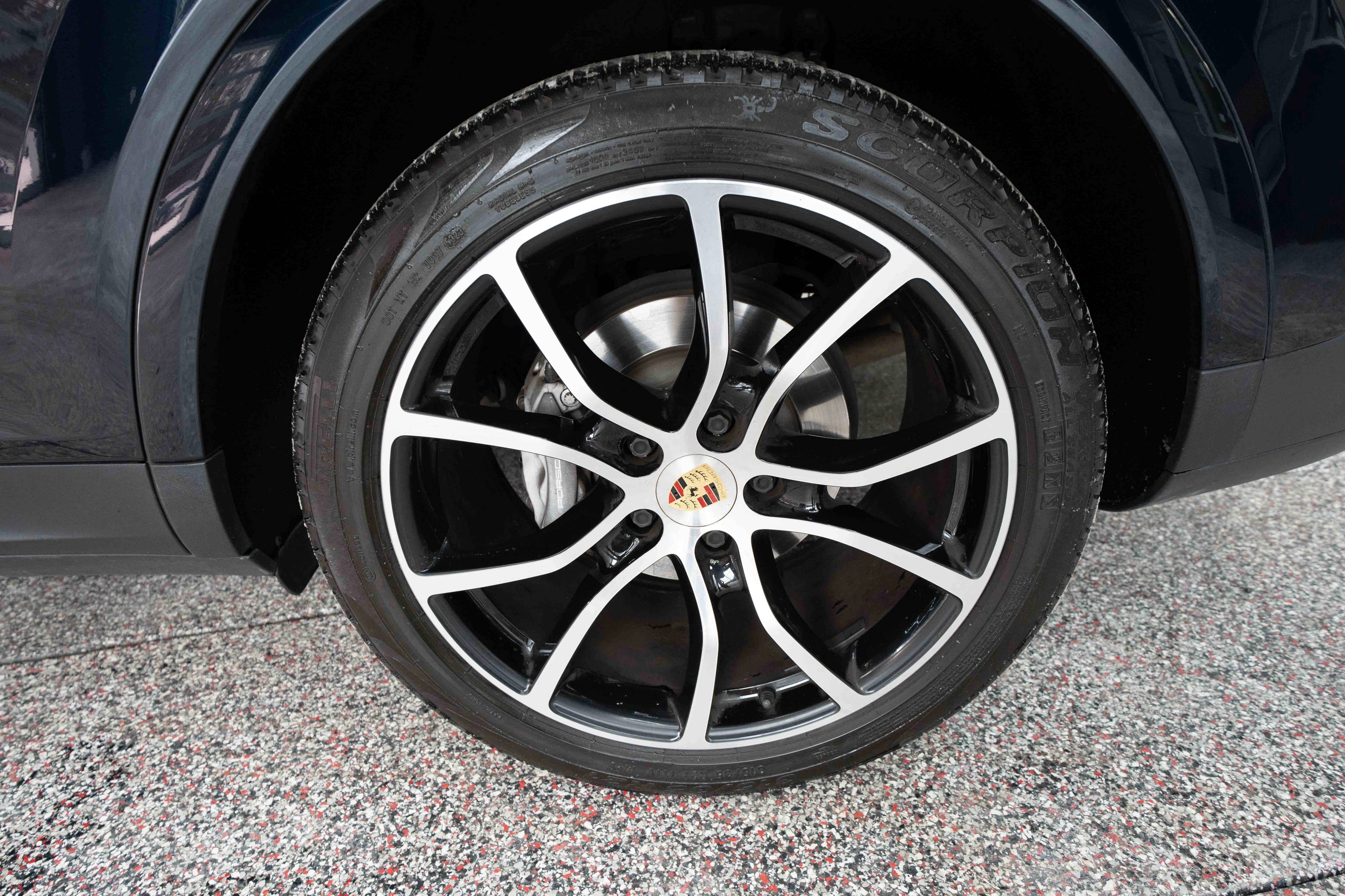 Used 2023 Porsche Cayenne image 30